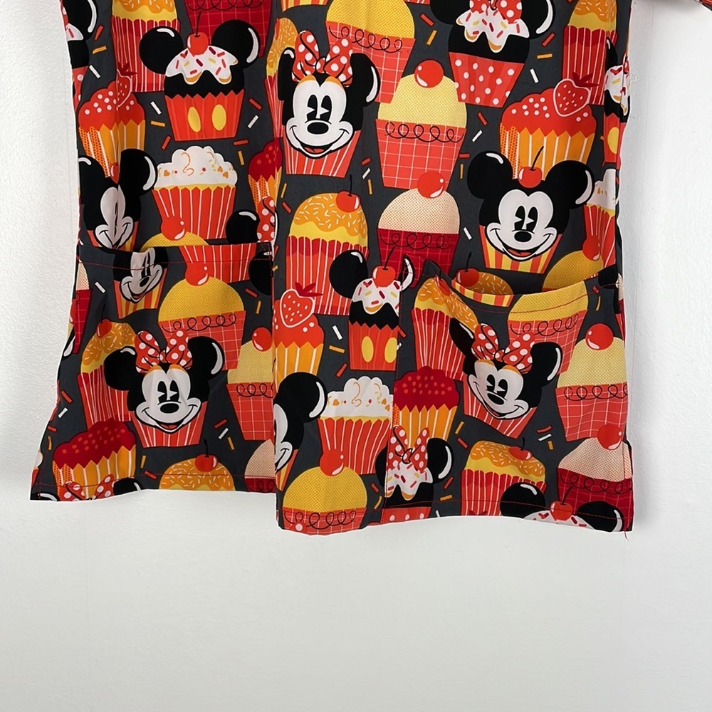 Disney Mickey Mouse short sleeve V neck 2 pocket pullover scrub top Size Medium - Picture 2 of 5
